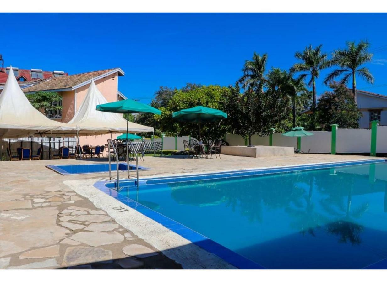 Parkview Safari Hotel And Apartments Kisumu Esterno foto