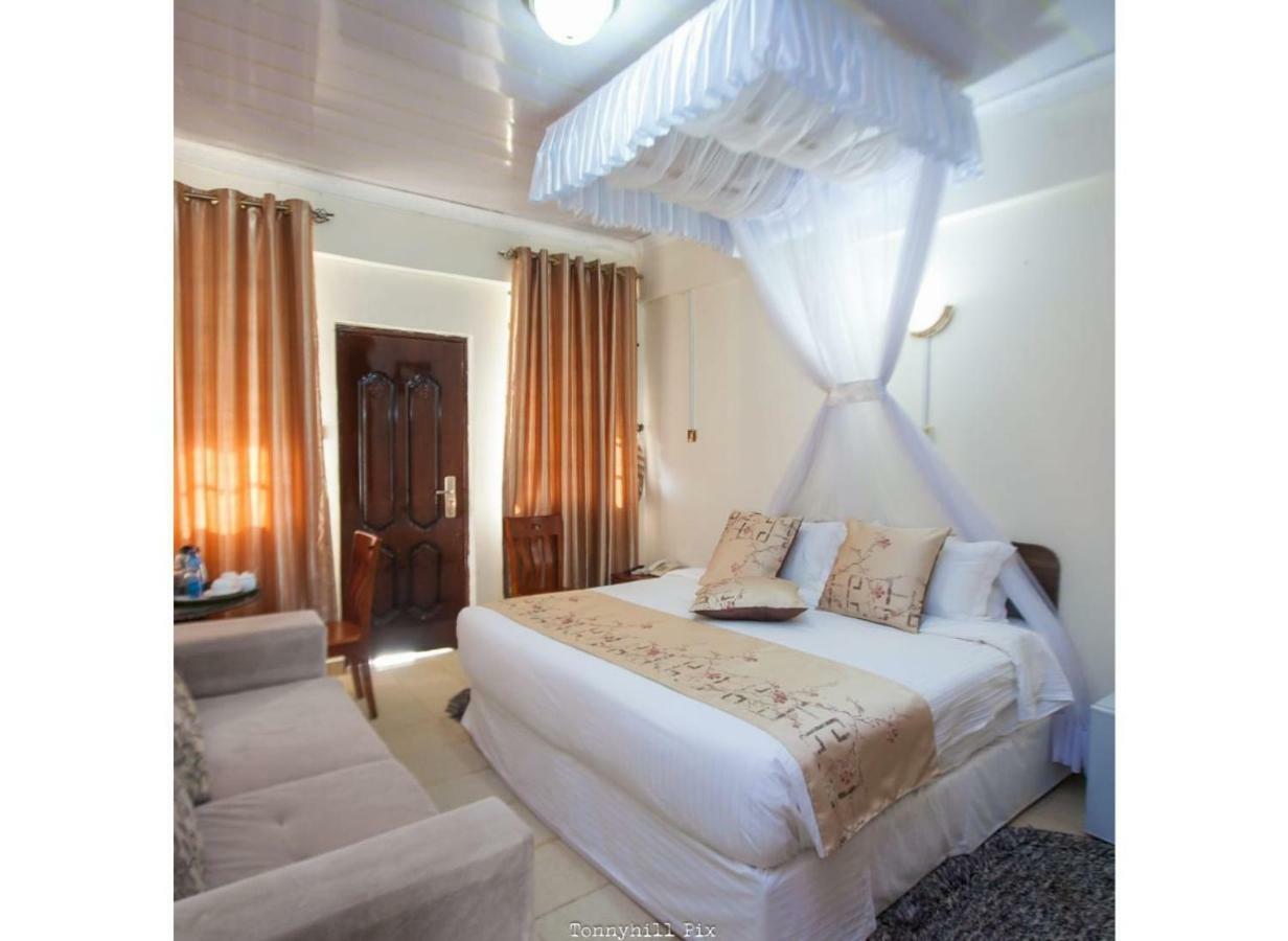 Parkview Safari Hotel And Apartments Kisumu Esterno foto